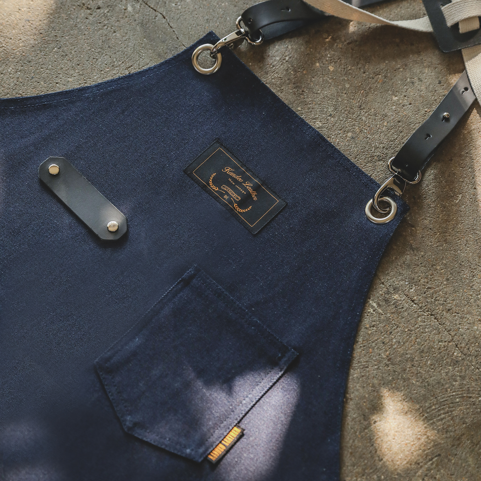 로져 진청 칸데오레더 공방 미용실 카페 미용사 바리스타 앞치마 가죽 앞치마