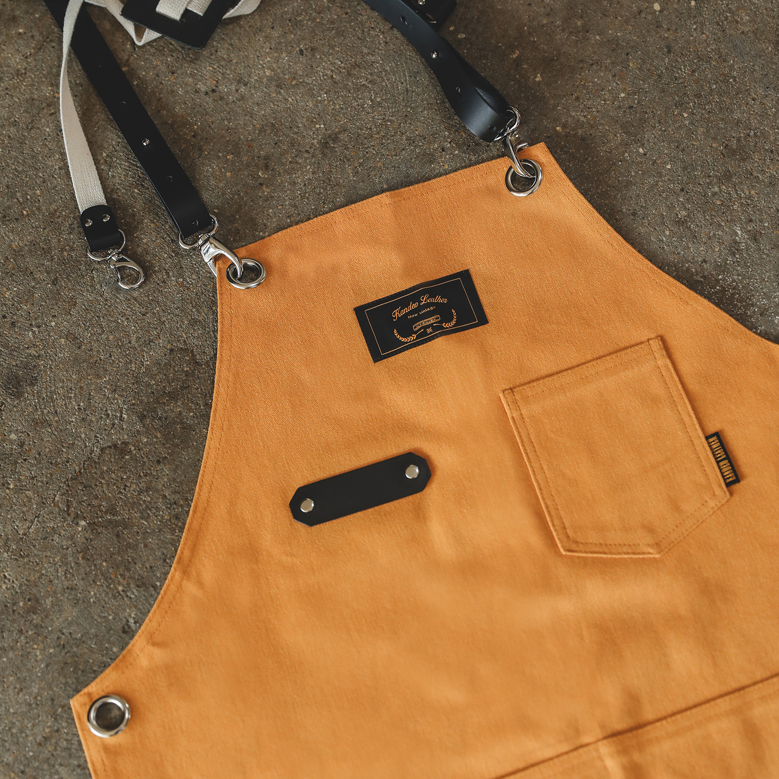 로져 옐로우브라운 칸데오레더 공방 미용실 카페 미용사 바리스타 앞치마 가죽 앞치마