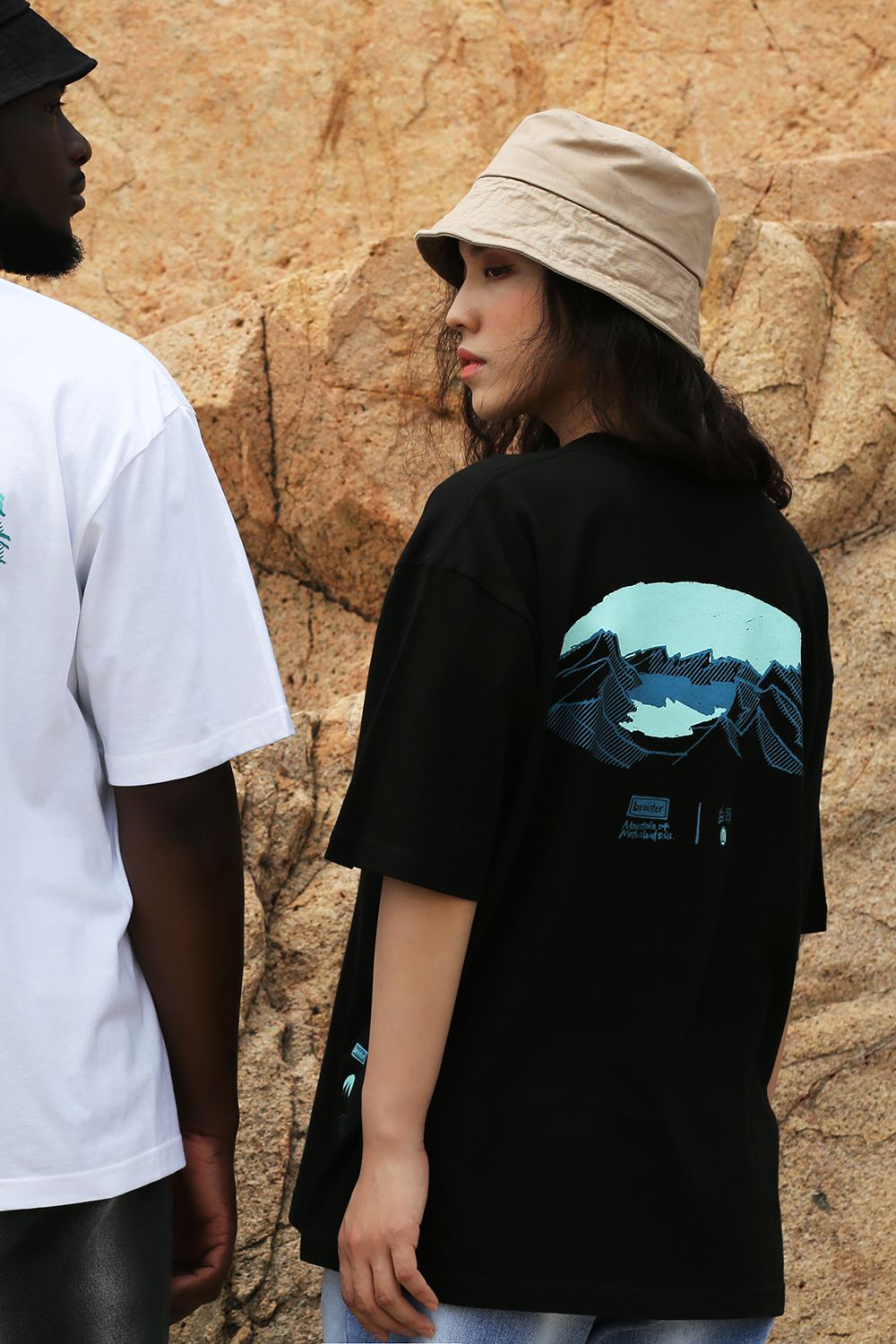 오버핏 한국의 산티 브로이스터 클라이밍 등산 그래픽 남자 반팔티셔츠 커플티셔츠 캠핑