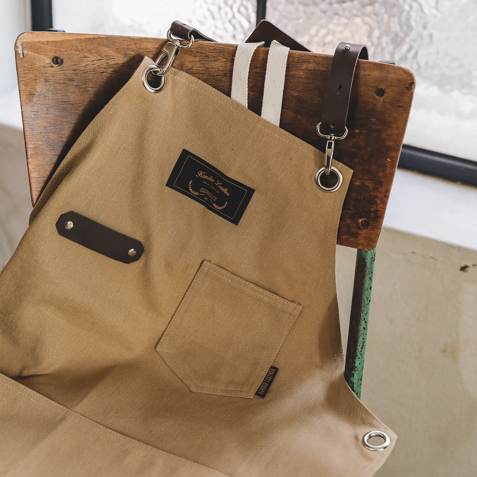 로져 피넛 칸데오레더 공방 미용실 카페 미용사 바리스타 앞치마 가죽 앞치마