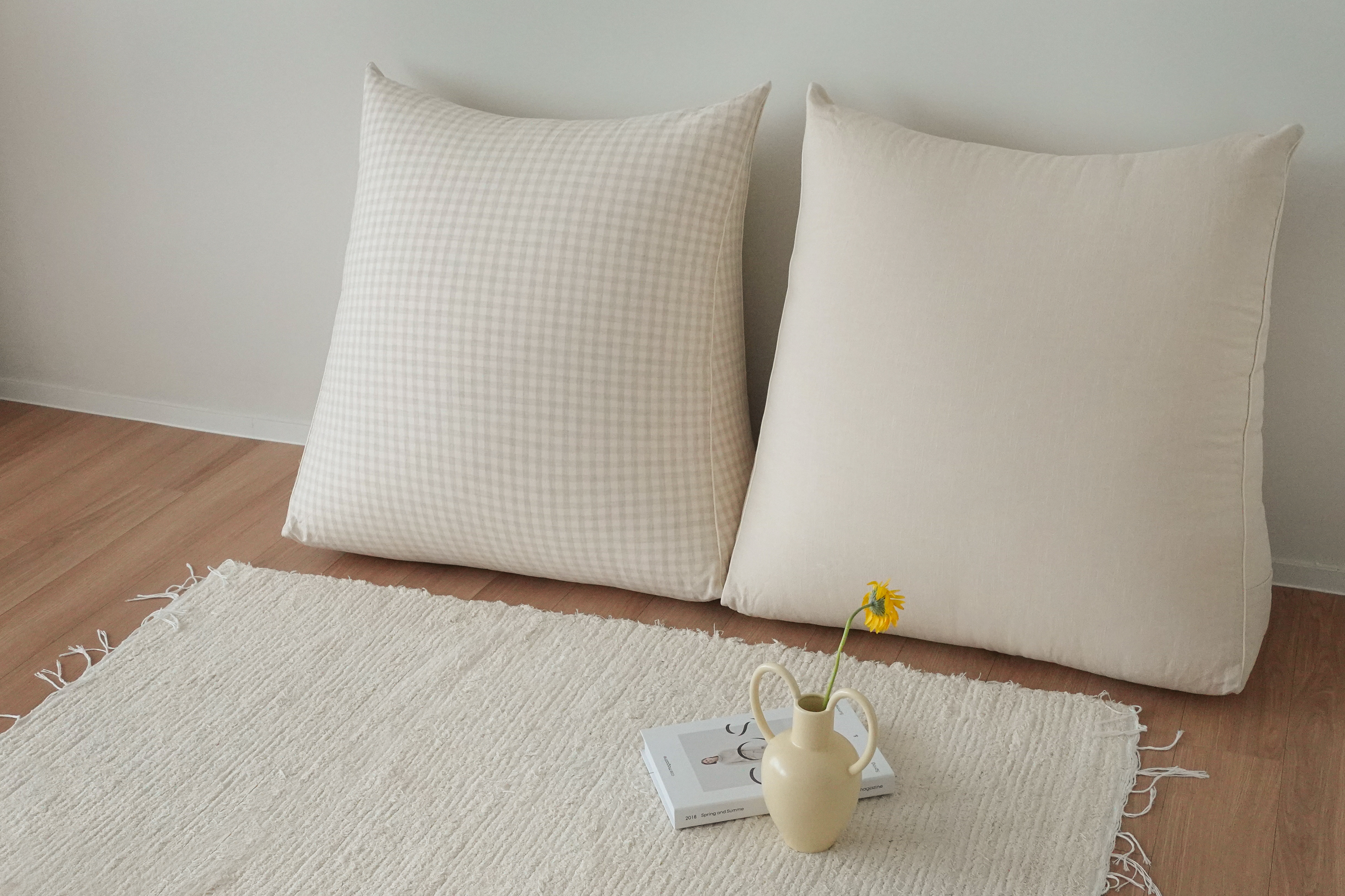 집앤콕 삼각 등받이쿠션 침대 쇼파 허리 중형 등쿠션 ML 코튼베이지