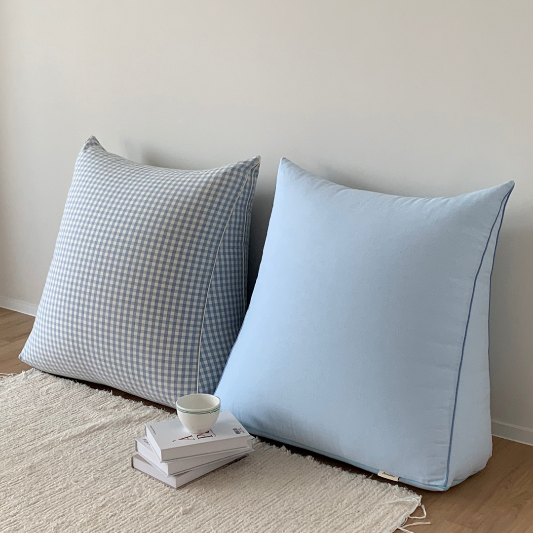 집앤콕 삼각 등받이쿠션 침대 쇼파 허리 중형 등쿠션 ML 코튼베이지