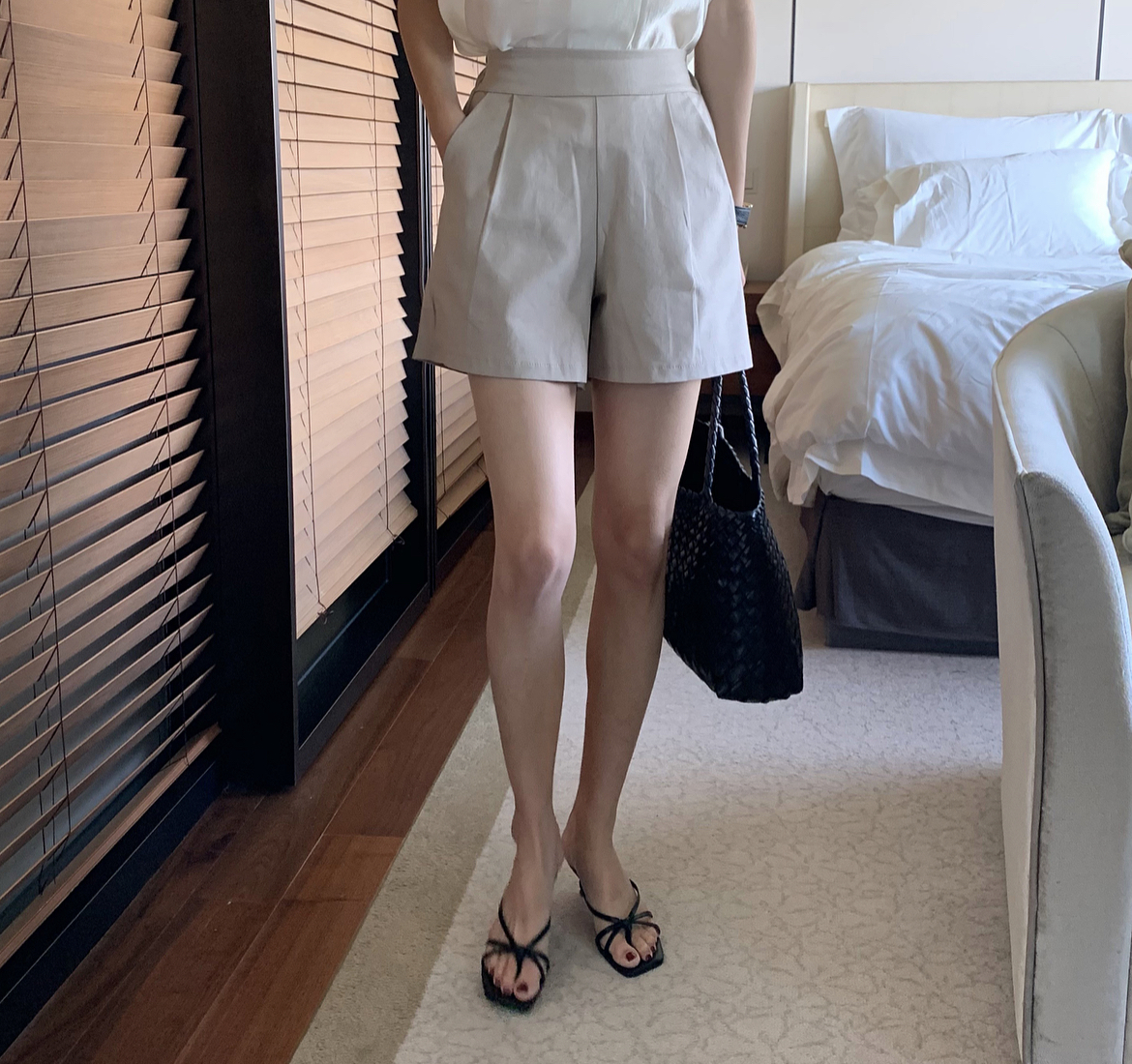 모엣 여름 네추럴 린넨 와이드 하이웨스트 뒷밴딩 여성 데일리 3부 팬츠 핀턱 린넨 반바지 - 메인 이미지