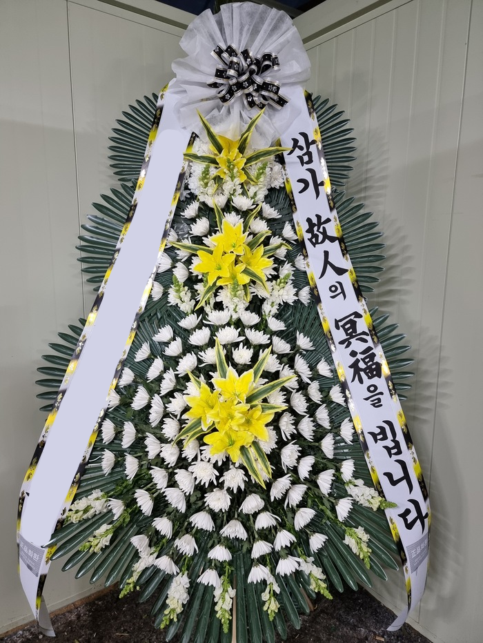 전국 vip 최고급 3단 근조화환 장례화환 화한 근조 부고 부의 조문 꽃다발 꽃배달서비스 - 상품 이미지