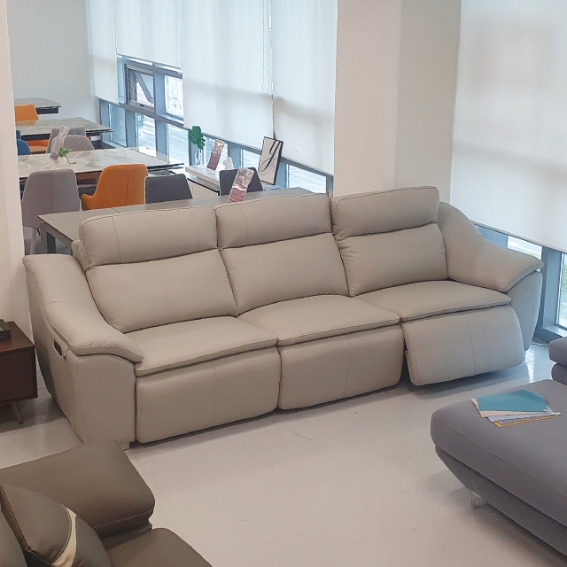 스코나 마티스 천연 황소 면피 통가죽 4인 전동 리클라이너 소파