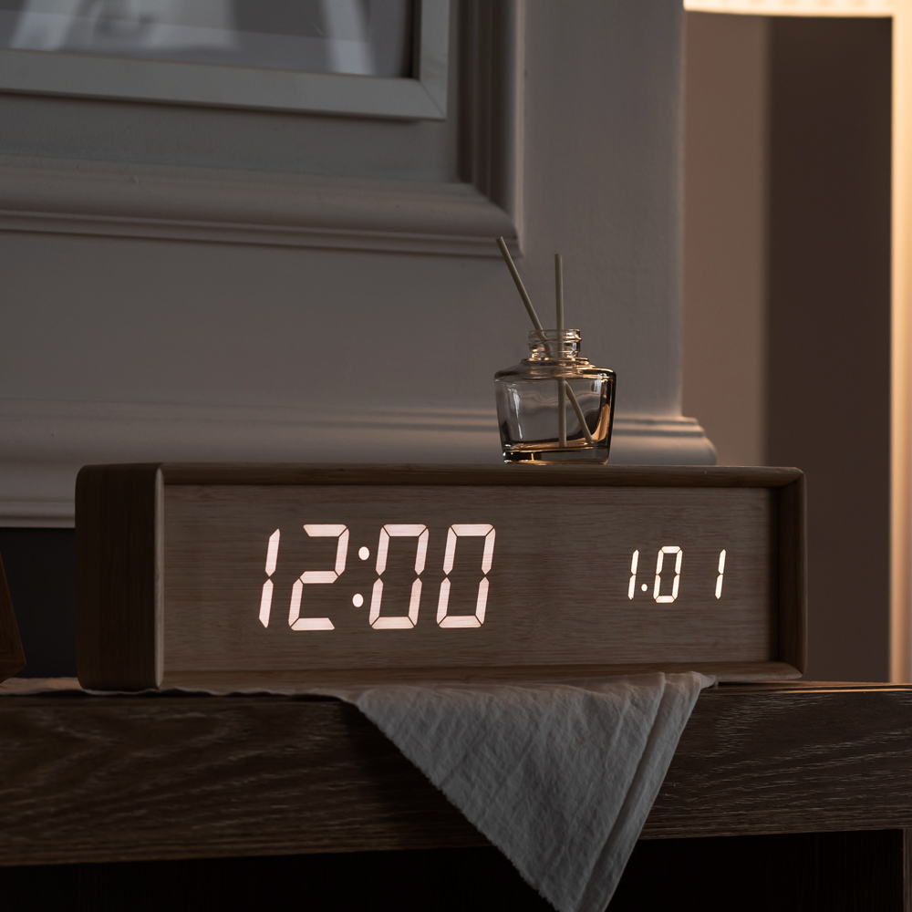플라이토 우드 인테리어 LED 탁상시계 전자 무소음 디지털 알람 책상 협탁 침실 대형 38cm 오블롱