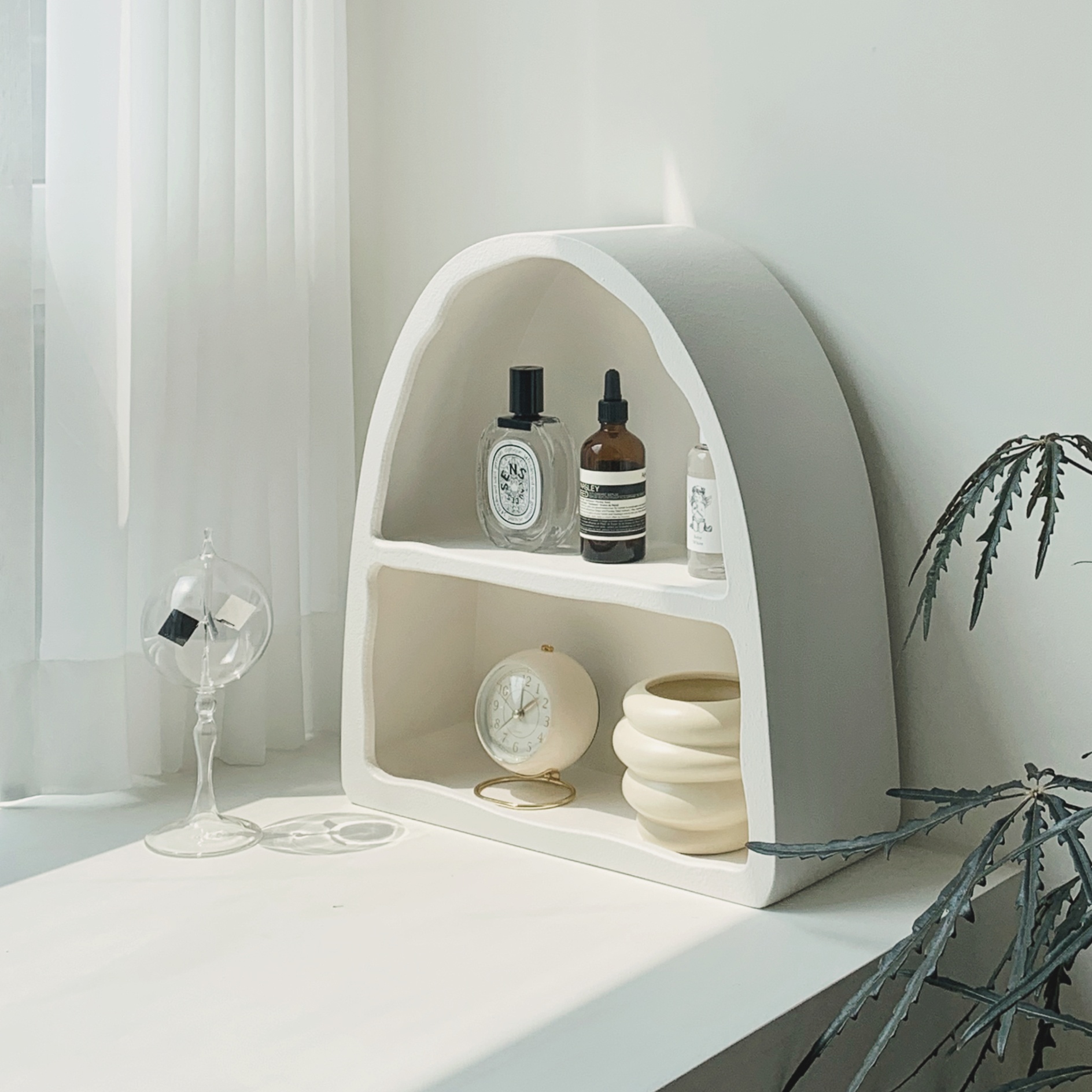 유월가게 아치 선반 화이트 향수 진열장 화장품 수납 정리대 보관함 향수장 네일 진열대