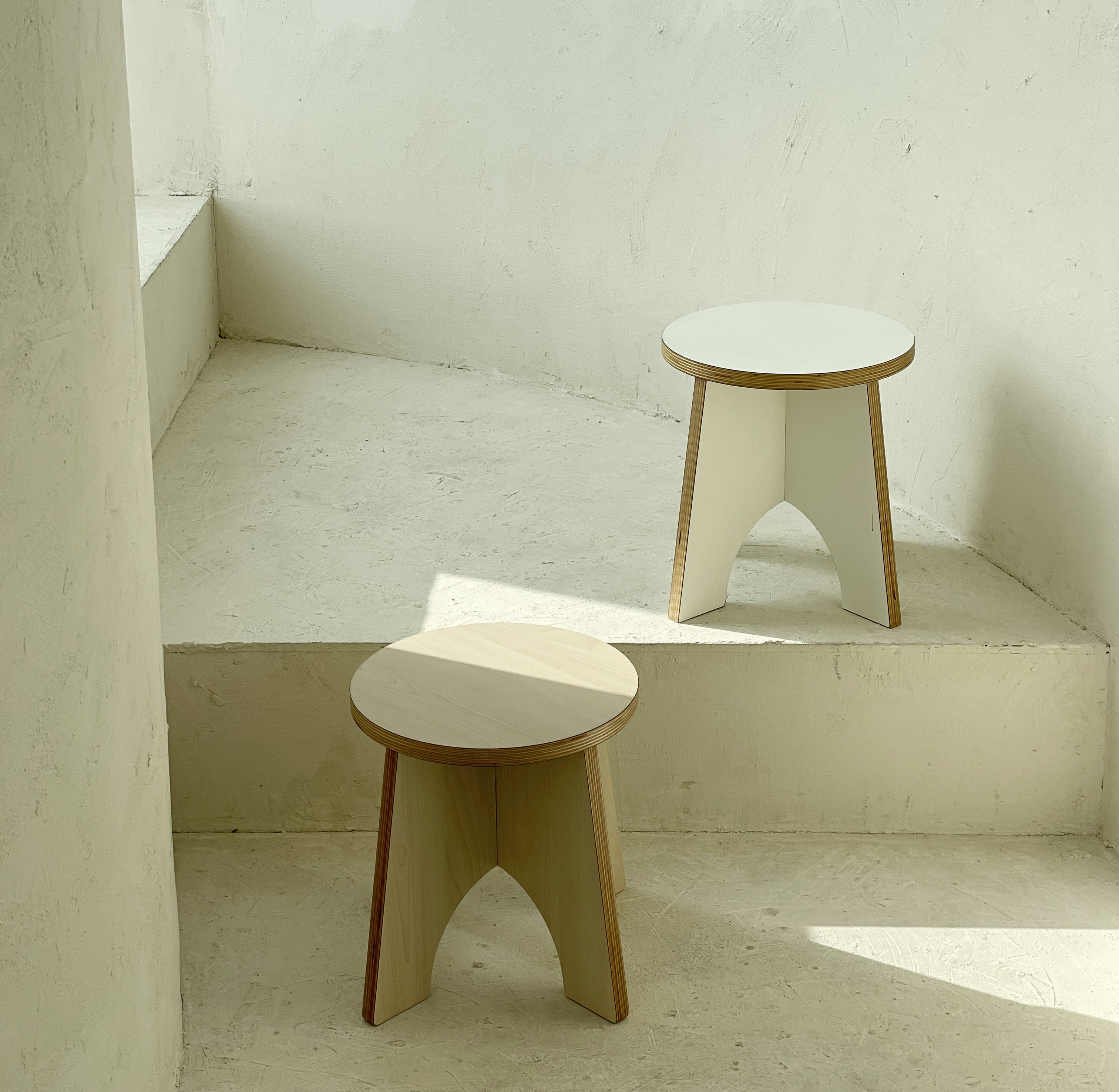 하이오즈 원형 원목 협탁 나무 우드 자작나무 스툴 의자