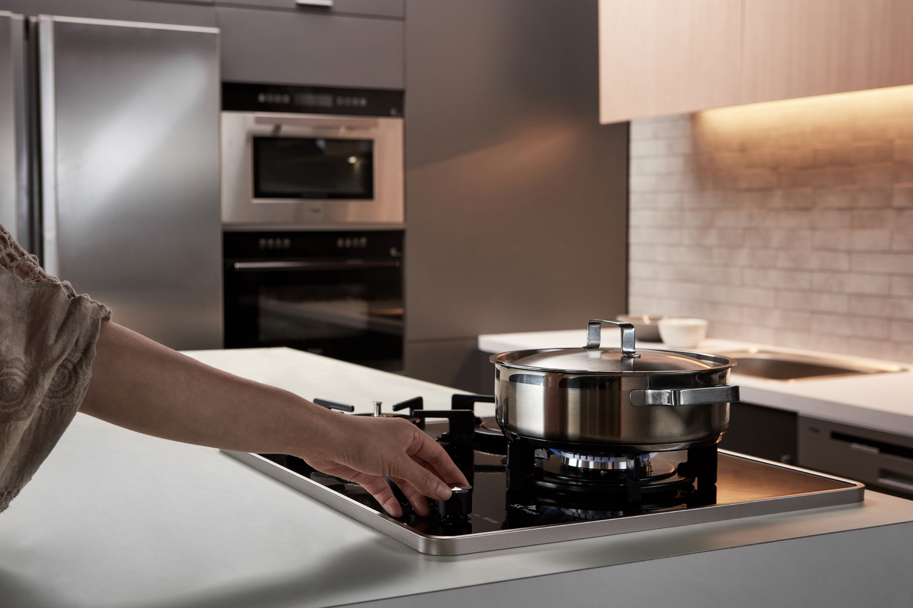 나비엔매직 빌트인 4중 블랙펄 가스 쿡탑 레인지 560x480 GRB6303NDBL LNG