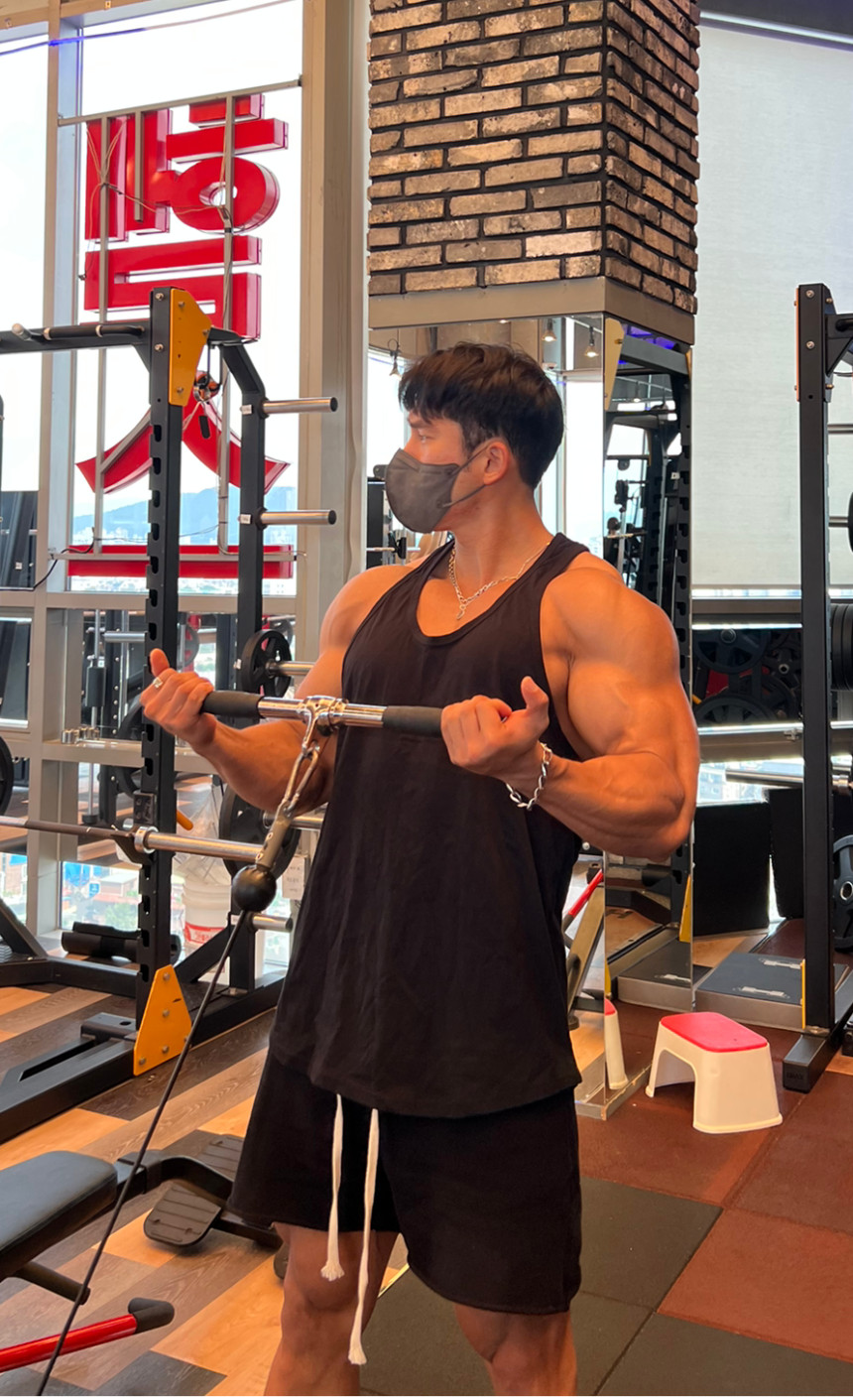 D2FAAFEE-0AA4-4220-9872-190E8AD85323