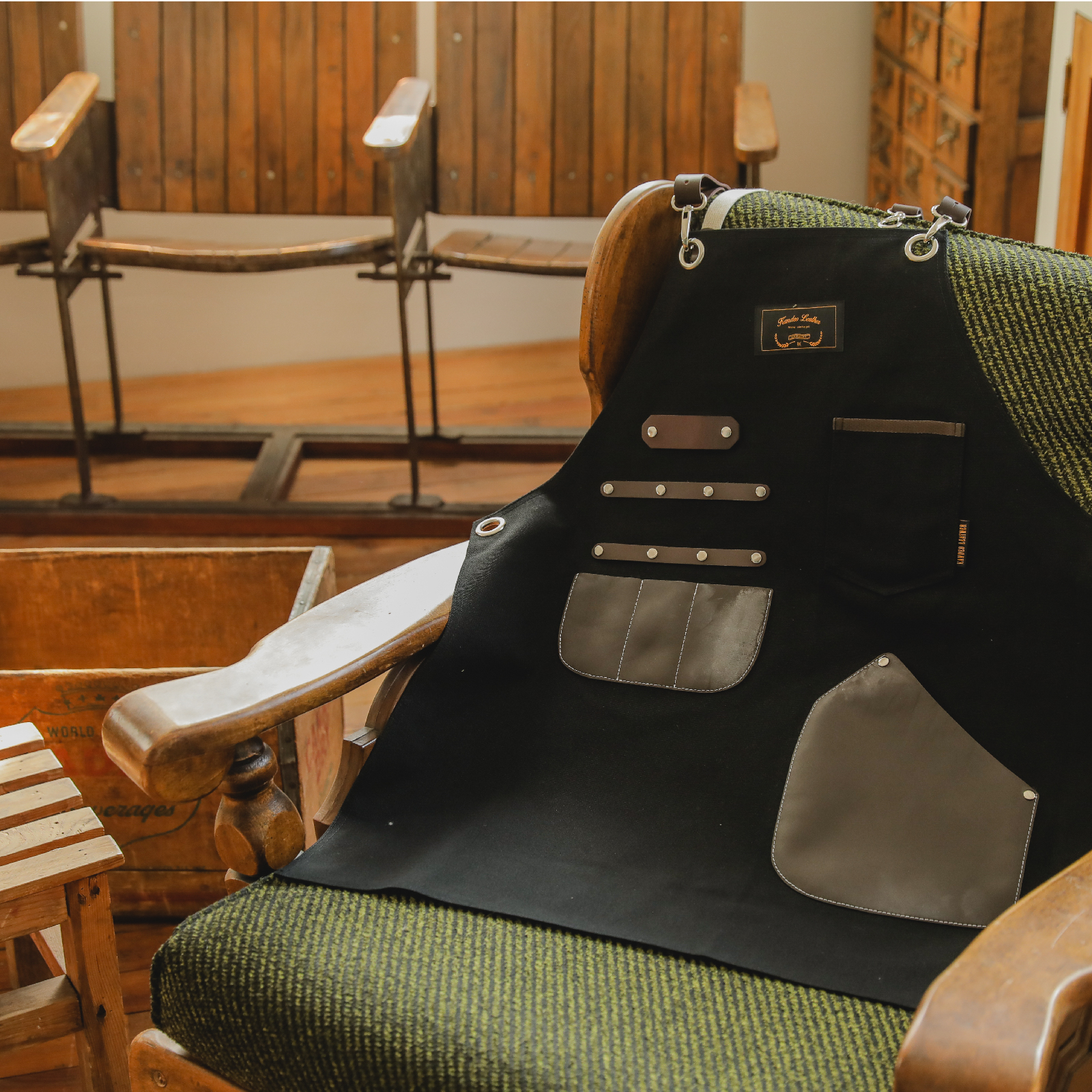 칸데오레더 하이드 블랙 바버샵 앞치마