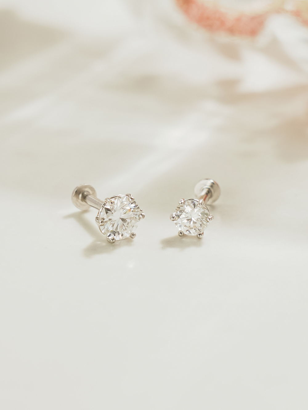 [0.8mm]14K 인터널 모이사나이트 다이아 육발 라블렛 피어싱 이미지 4