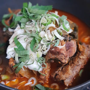 88마성 우거지 뼈해장국 감자탕 1kg 10팩 해장국 국밥 캠핑음식 공동... 맛있게 먹은 솔직 후기 - 상품 이미지 4