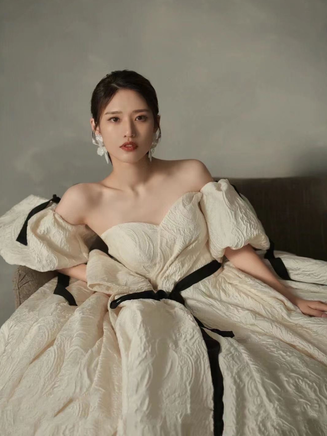 자카드 새틴 결혼식 약혼 스튜디오 스냅촬영 셀프웨딩드레스 이미지 3