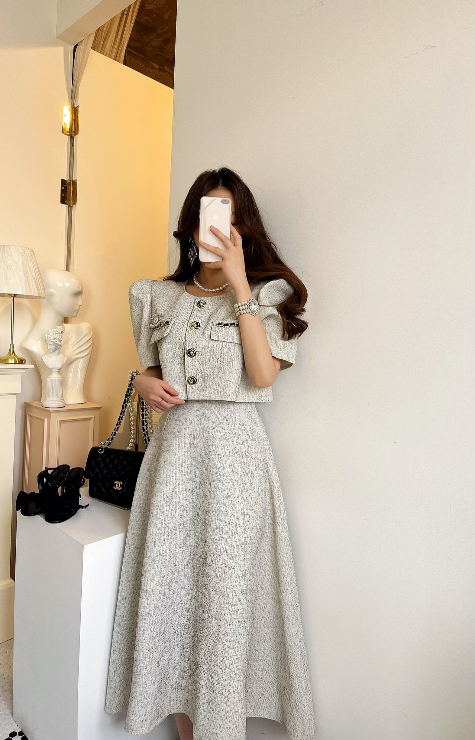 까멜리아 미러골드 체인 트위드 셋업 수트 투피스 SET (하프재킷&플레어스커트/플라워버튼,퍼프,핀턱,크롭) [비비아레이디]