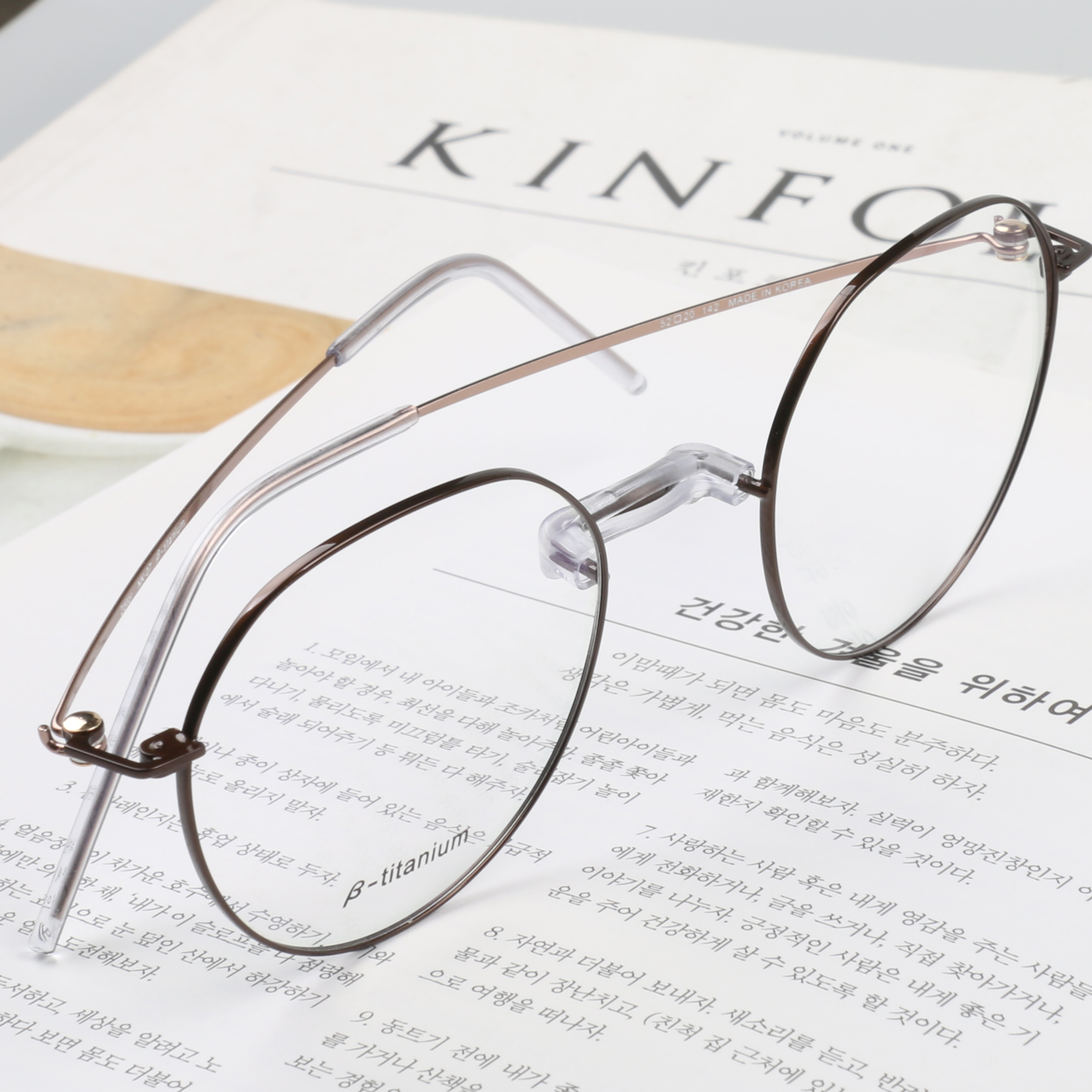 코받침 없는 깃털처럼 가벼운 베타 티타늄 안경테 남자 여자 코없는 블루라이트 차단 안경