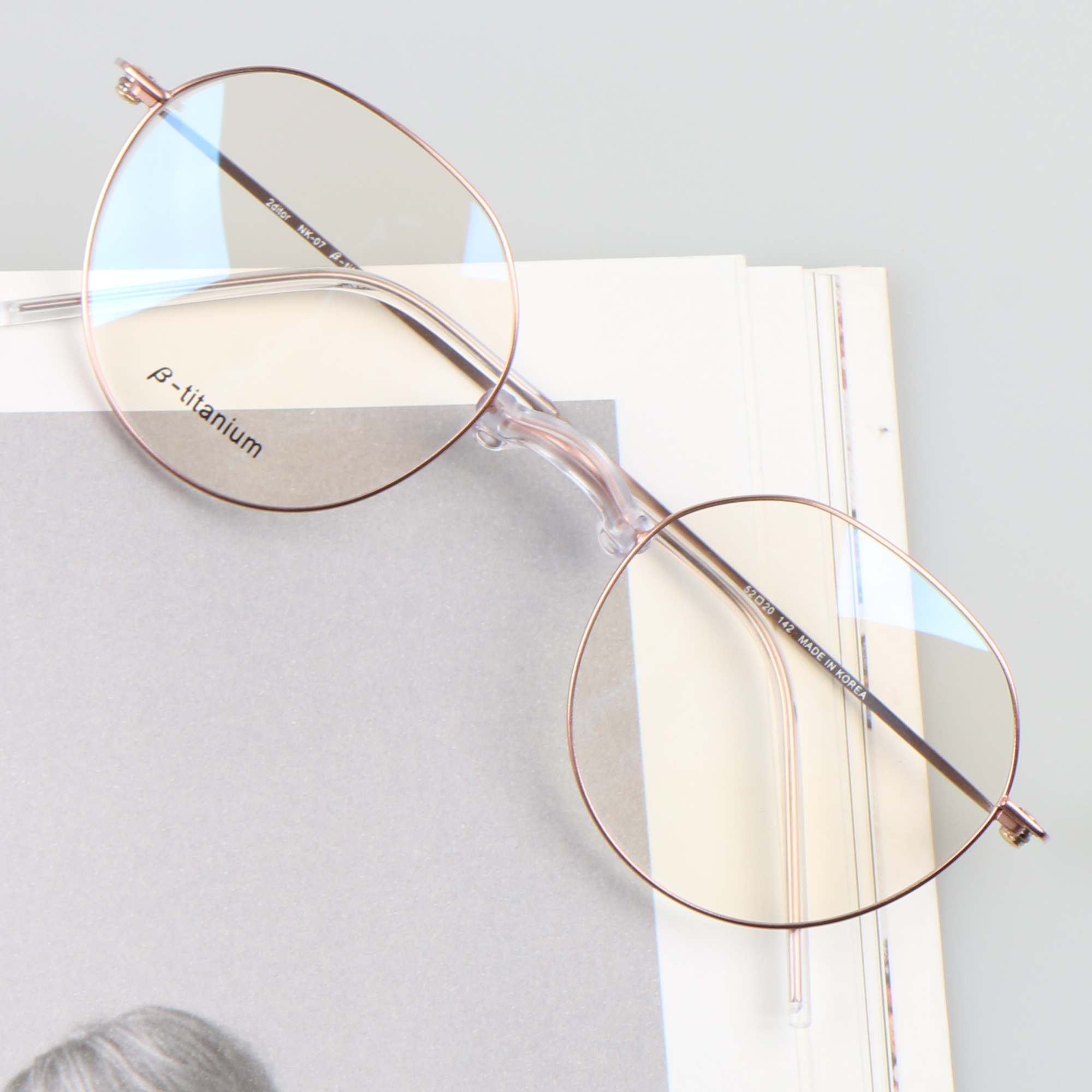 코받침 없는 깃털처럼 가벼운 베타 티타늄 안경테 남자 여자 코없는 블루라이트 차단 안경