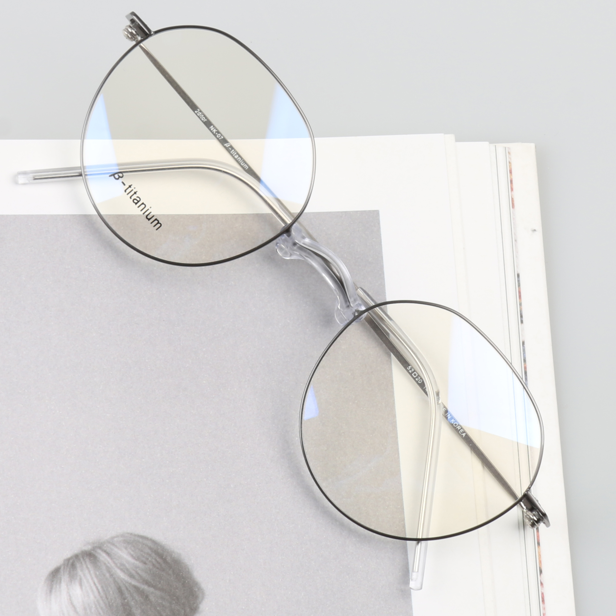코받침 없는 깃털처럼 가벼운 베타 티타늄 안경테 남자 여자 코없는 블루라이트 차단 안경