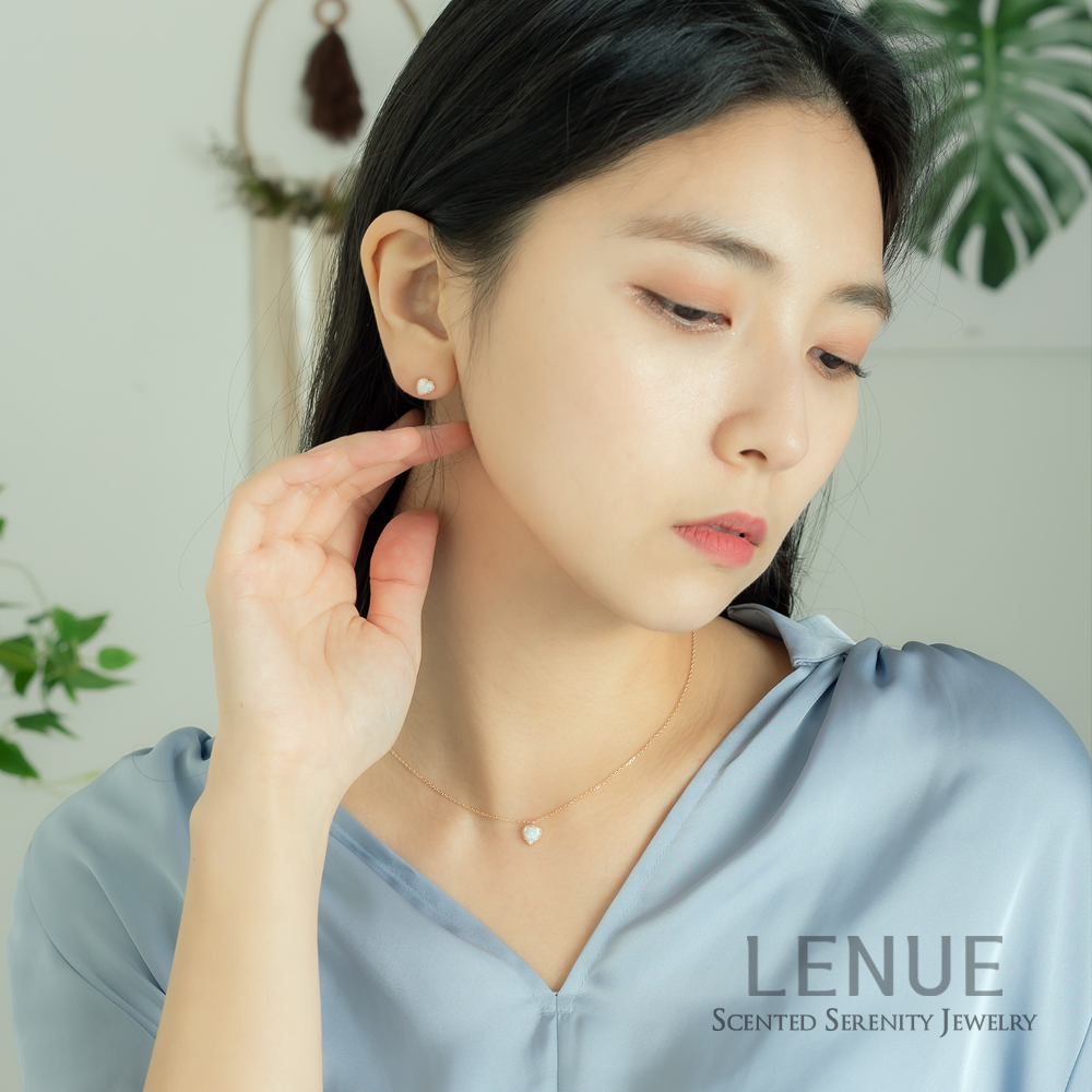 레뉴 화이트 오팔 로레트 캐보션 하트 목걸이 / 14K 골드 10월 탄생석 생일 선물 이미지 6