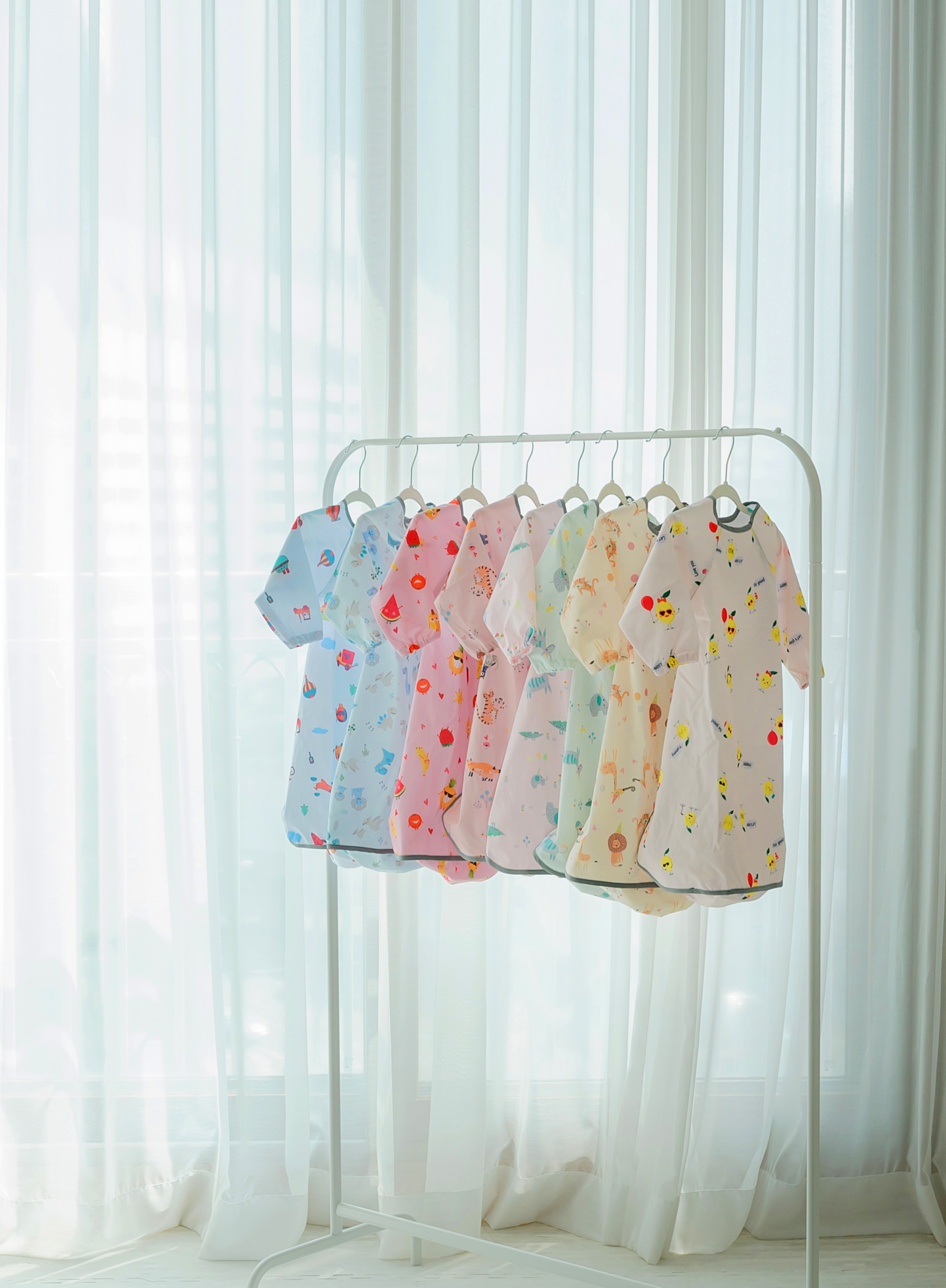 자기주도 턱받이 이유식 아기 식탁일체형 초기 방수 이유식가운 유아 여름 나시 부분커버 핑크 애니멀