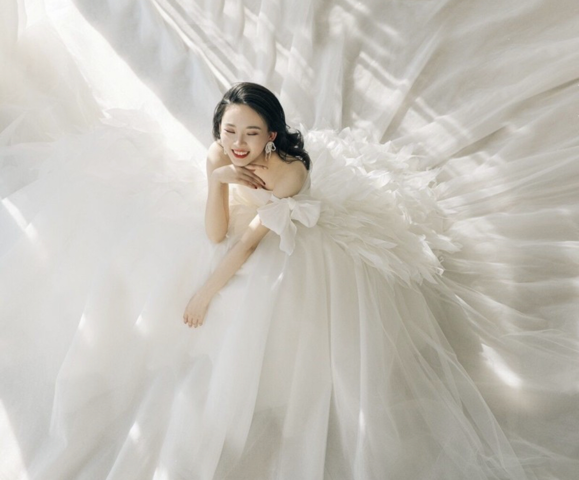 튜브탑 결혼식 웨딩촬영 벨라인 본식 웨딩드레스 이미지 4