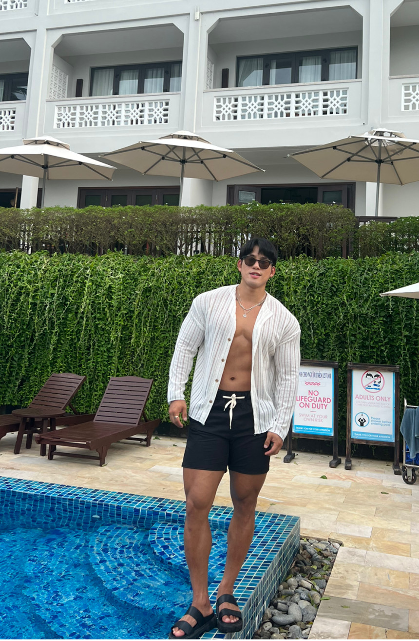 22E4A6AB-4039-4810-93A2-3747F20B6C7D