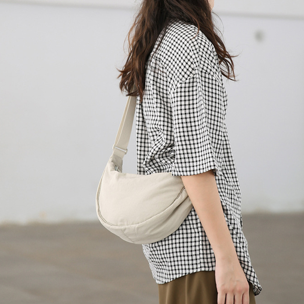 여성 나일론 미니 반달 여행용 크로스백 해외 여행 크로와상백 핸드폰 슬링백 가방