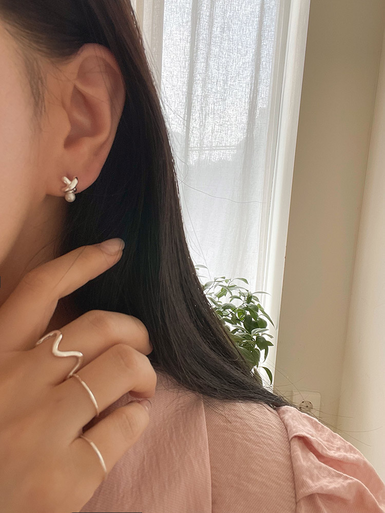 셀프러브 아이브 진주 이어링 - 925 실버 XO 스터드 귀걸이 - 상세 이미지 4