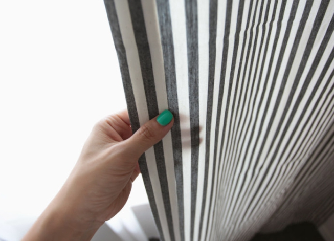 메르시 스트라이프 아이방 커튼 - 챠콜 핀스타일 s-가로100세로150