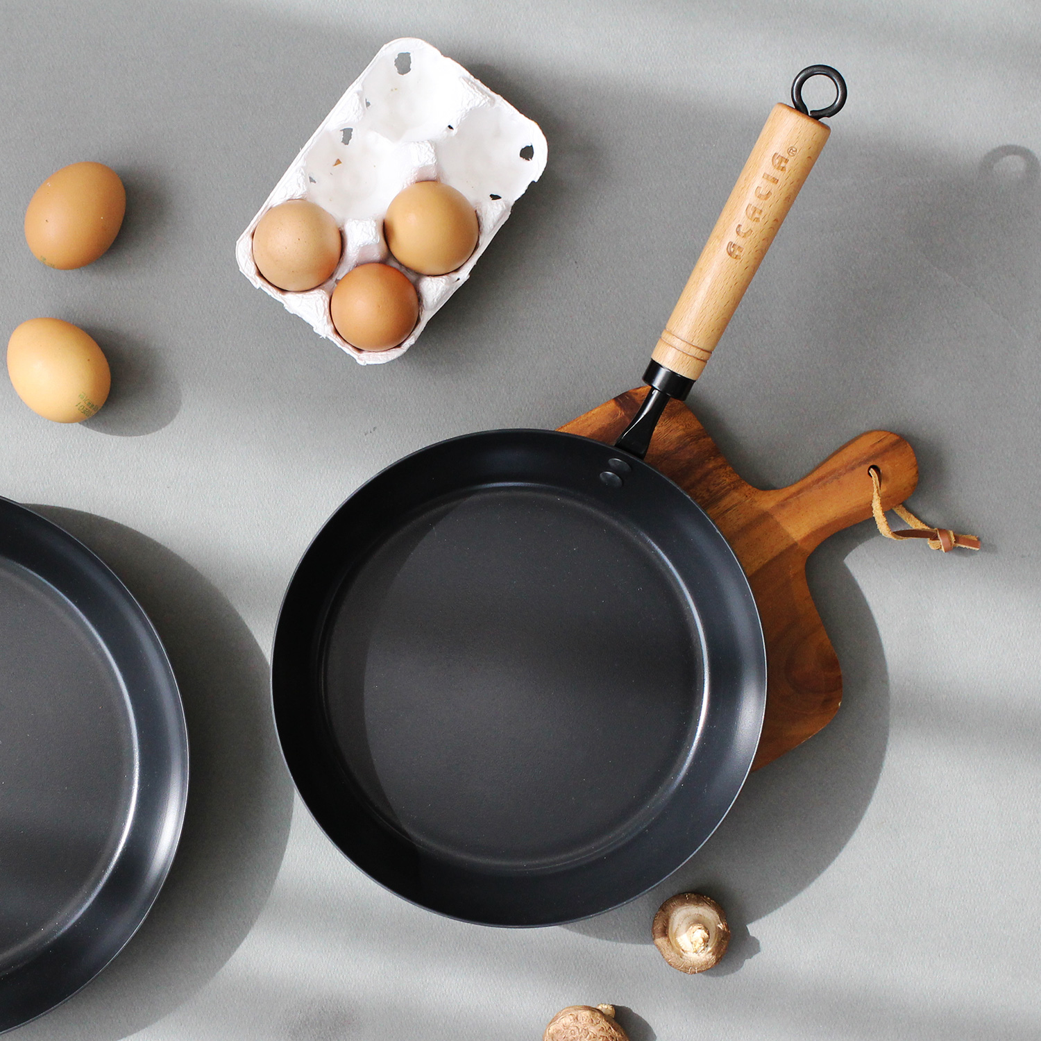 아카시아홈 주물프라이팬 무쇠팬 가정용 캠핑용 업소용 인덕션 우드핸들팬 22cm