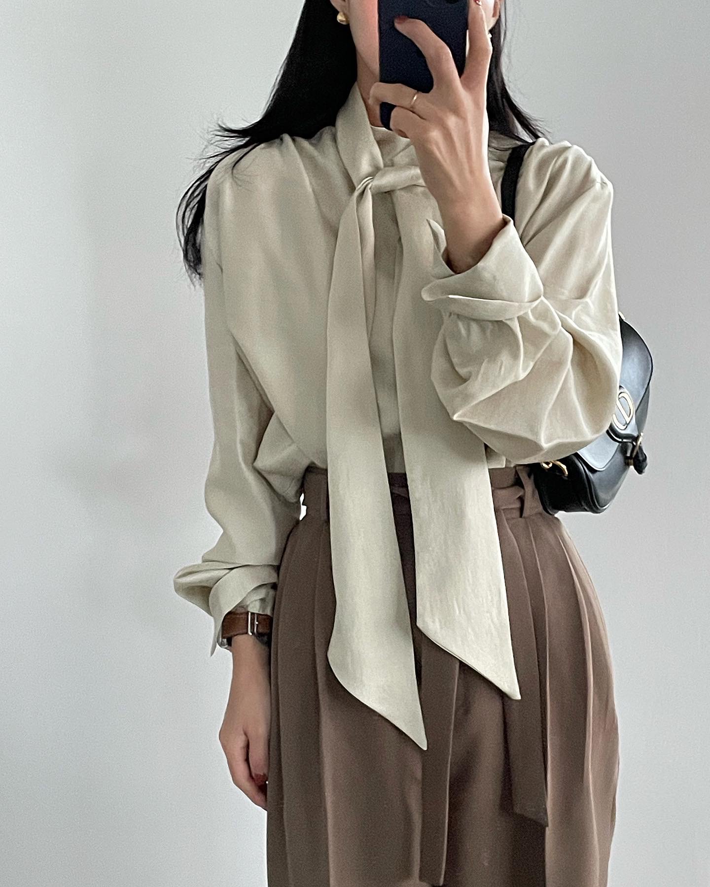 엔다 여성 가을 긴팔 리본 타이 셔링 새틴 퍼프 스카프 루즈핏 오버핏 블라우스