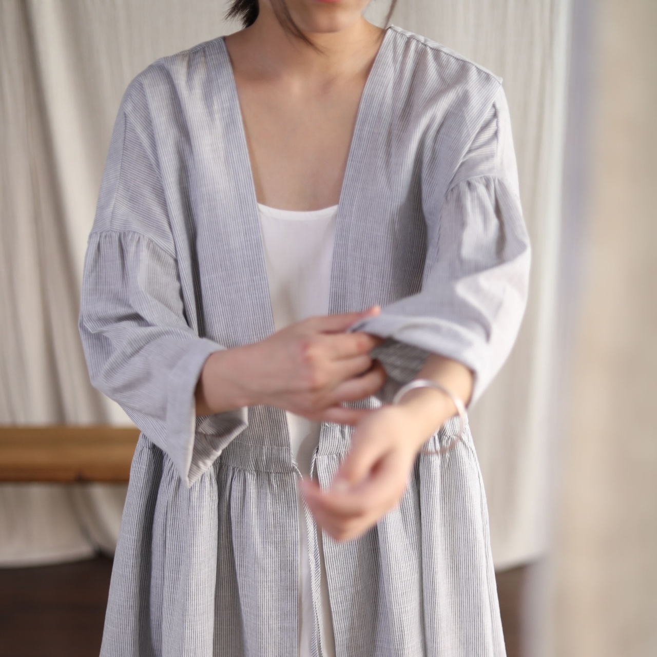 하마마스 브이넥 스트라이프 린넨롱원피스 롱자켓 - 메인 이미지
