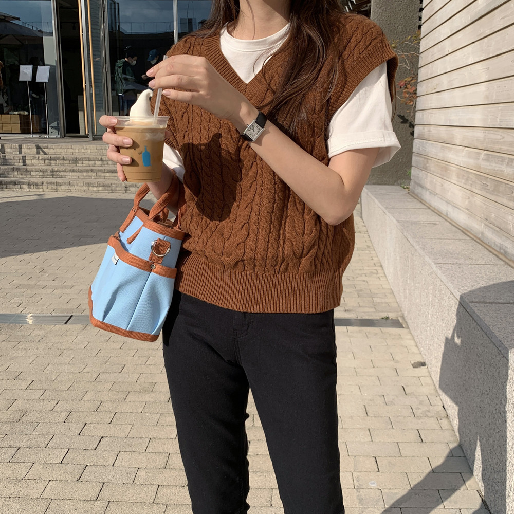 루즈핏 레이어드 울 꽈배기 니트 민소매 케이블 니트 여자 브이넥 니트 봄 가을
