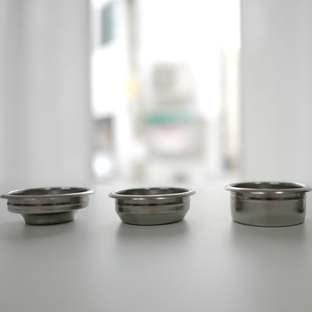 [호환] 58mm 바스켓 18g 2샷 바텀리스 포터필터 포타필터 E61 씨메 - 상세 이미지 2