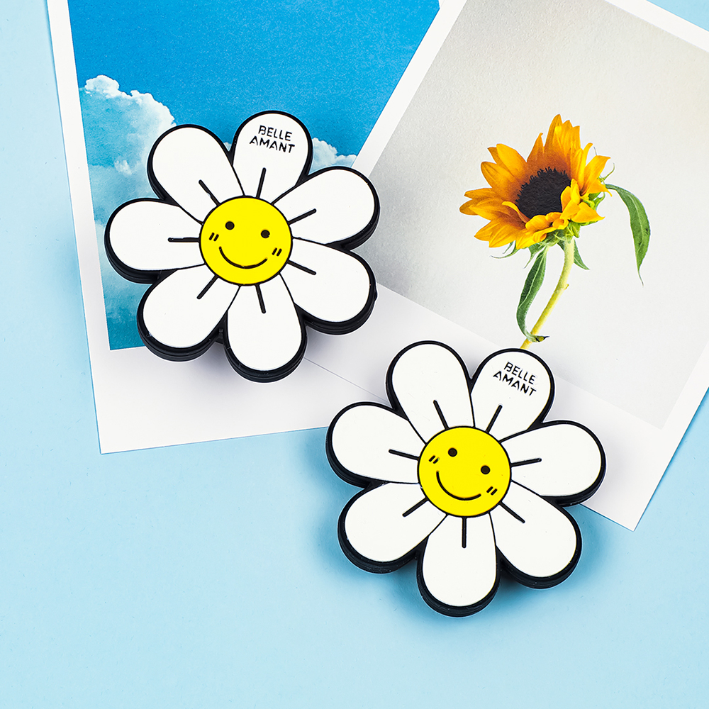 벨르아망 스마일 플라워 차량용 방향제 귀여운 플라워 실리콘 송풍구형 블랙체리 제품 이미지