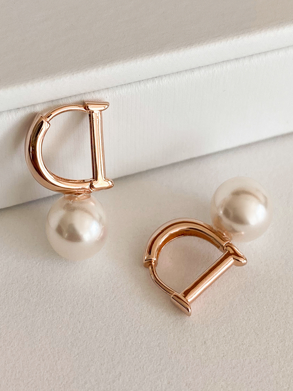 [무배/실버925] 스왈 진주 D 하프링 원터치 링귀걸이