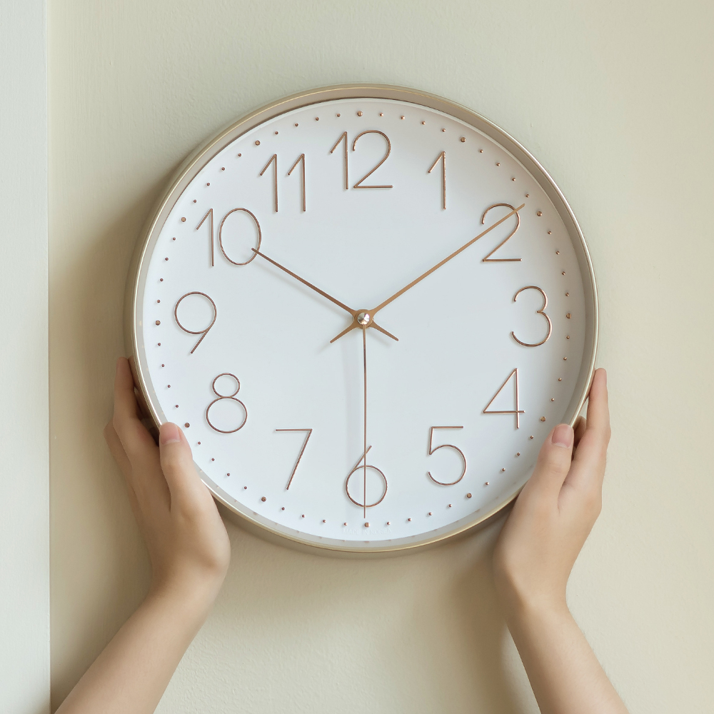 플라이토 아날로그 벽시계 무소음 인테리어 벽걸이시계 거실 엔틱 집들이 선물 입체 30cm