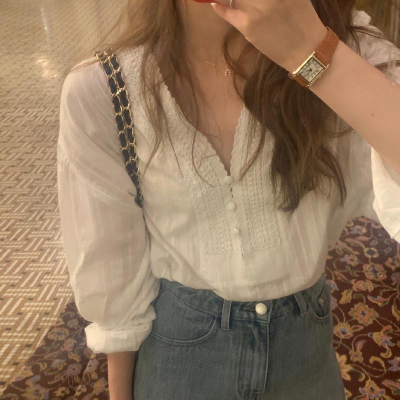 랑트 봄 모티브 브이넥 레이스 자카드 코튼 싸게단추 오피스룩 하객룩 여성 루즈핏 블라우스 - 상품 이미지