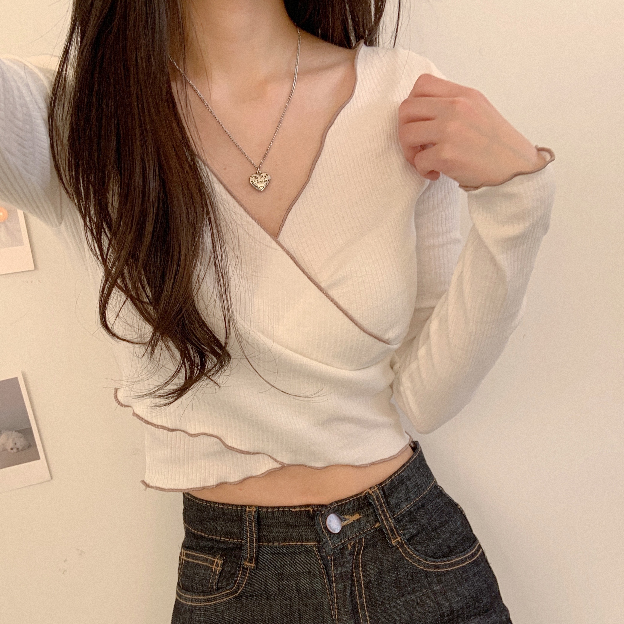 데일리즈 랩디자인 브이넥 긴팔 크롭티 배색날라리 자체제작 - 상품 이미지