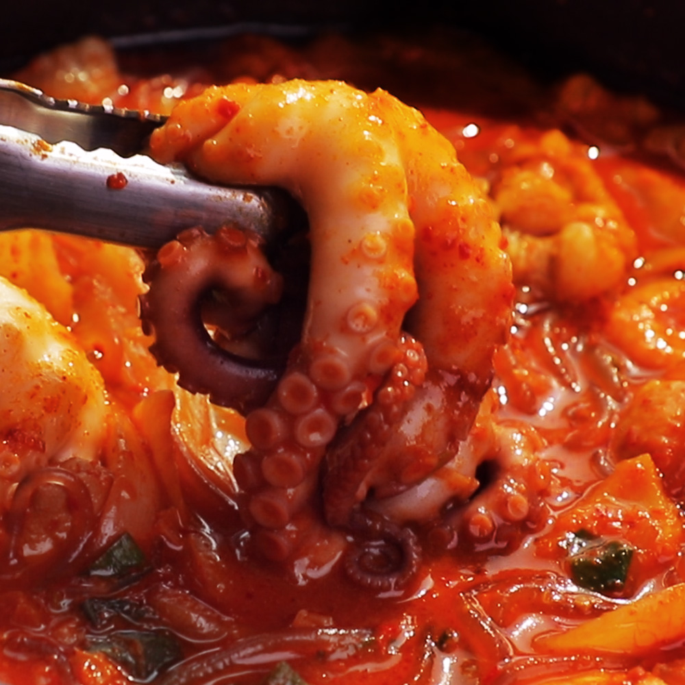 푸짐한 통낙지 낙곱새 1300g (2-3인분) 한우소곱창 소고기 포함