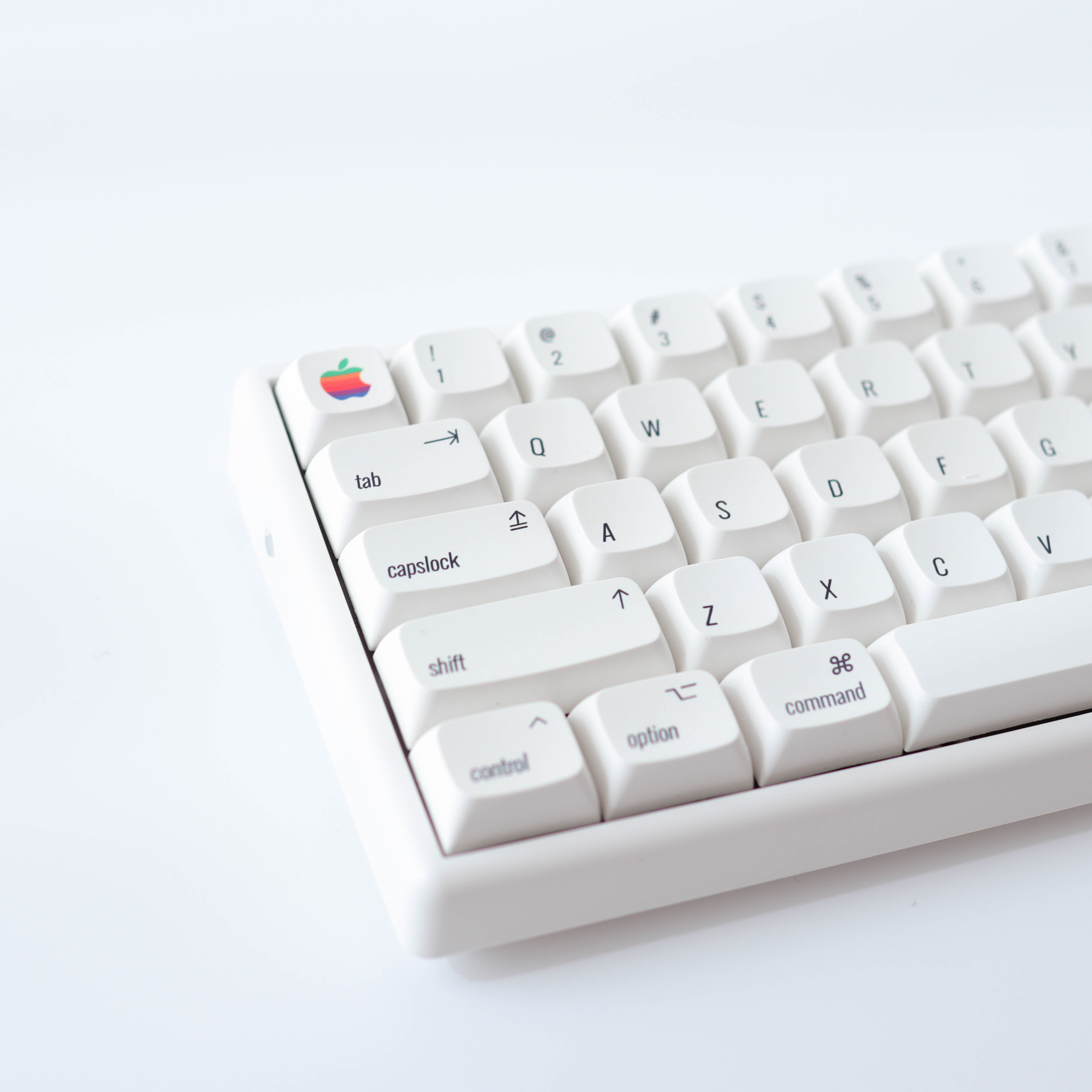 애플 슬림 레트로 키캡 XDA PBT 기계식 키보드 - 상품 이미지
