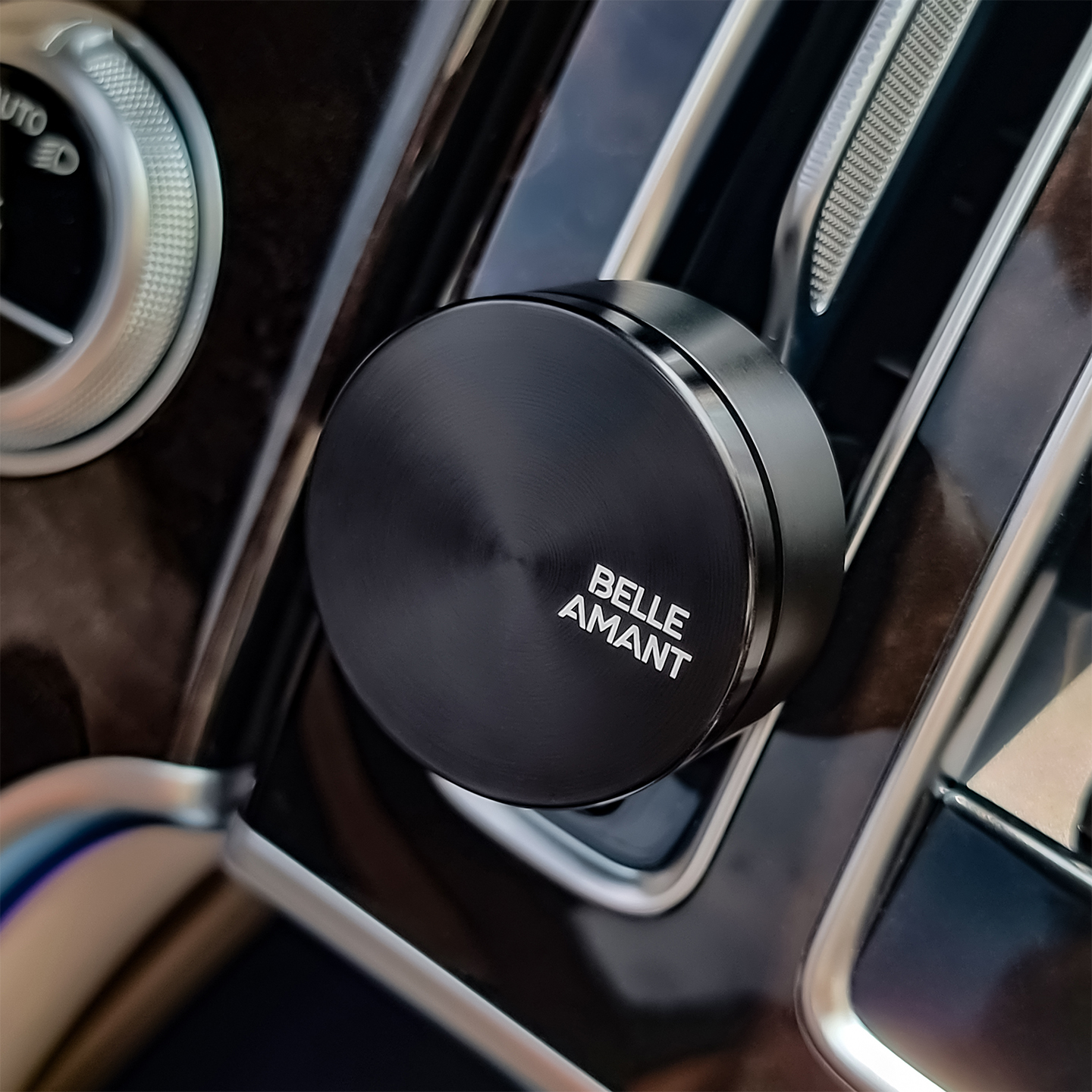 벨르아망 시그니쳐 차량용 방향제 메탈 송풍구형 차량 디퓨저 블랙 블랙체리