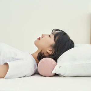 잠스쿨 경추베개 숙면 목이편한 원통 원형 낮은 경추 목베개 미니 솔직 후기 | 실제 배치 사진 포함 - 상품 이미지 4
