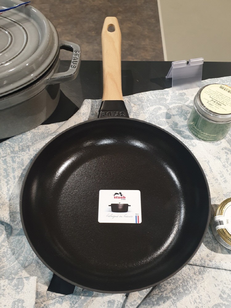 스타우브 후라이팬 프라이팬 우드핸들 무쇠 주물 20cm 24cm 28cm - 상품 이미지
