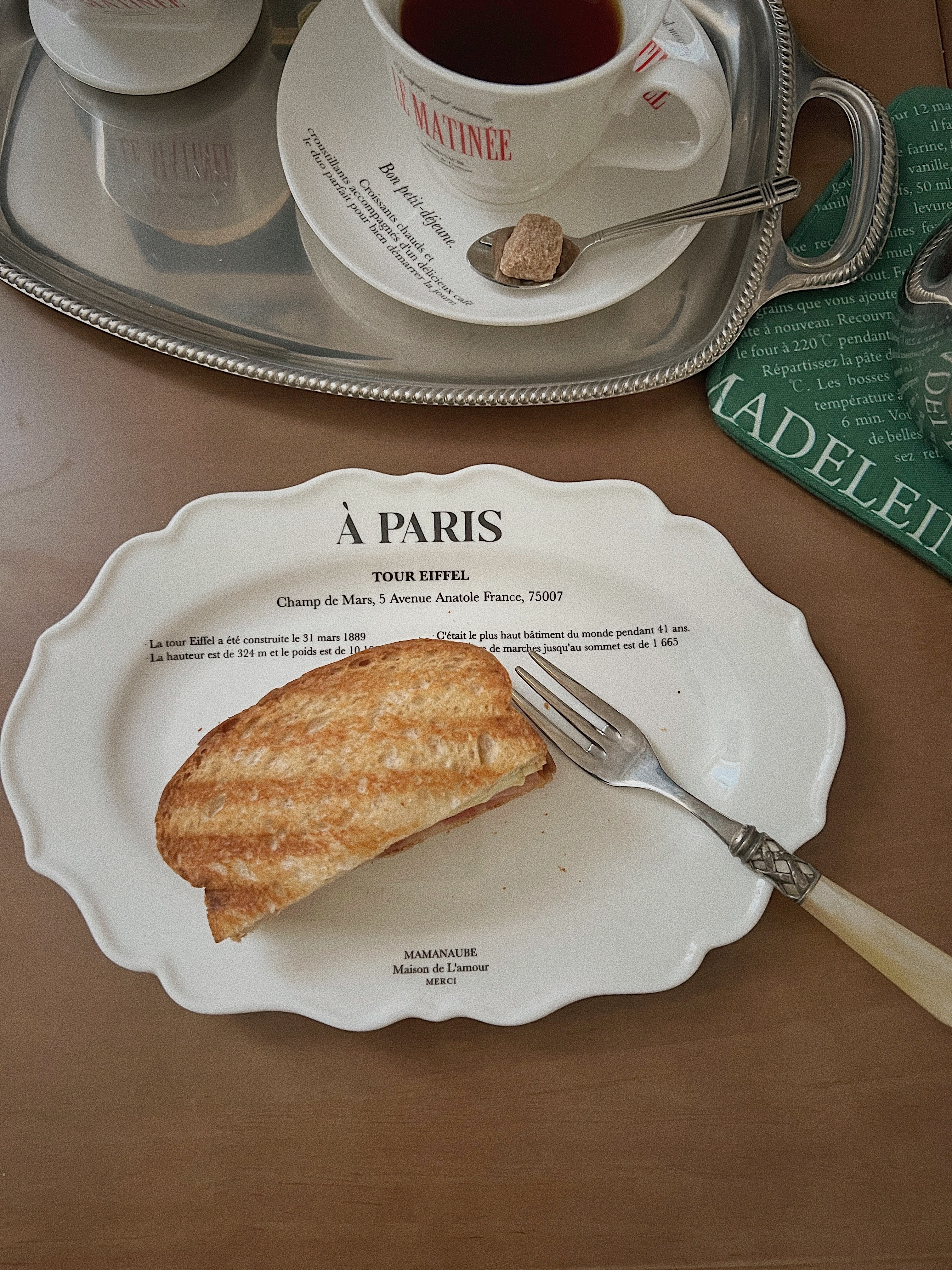 à Paris Tour Eiffel plate 프렌치 플레이트 / 홈카페 파티 접시 : 마망오브