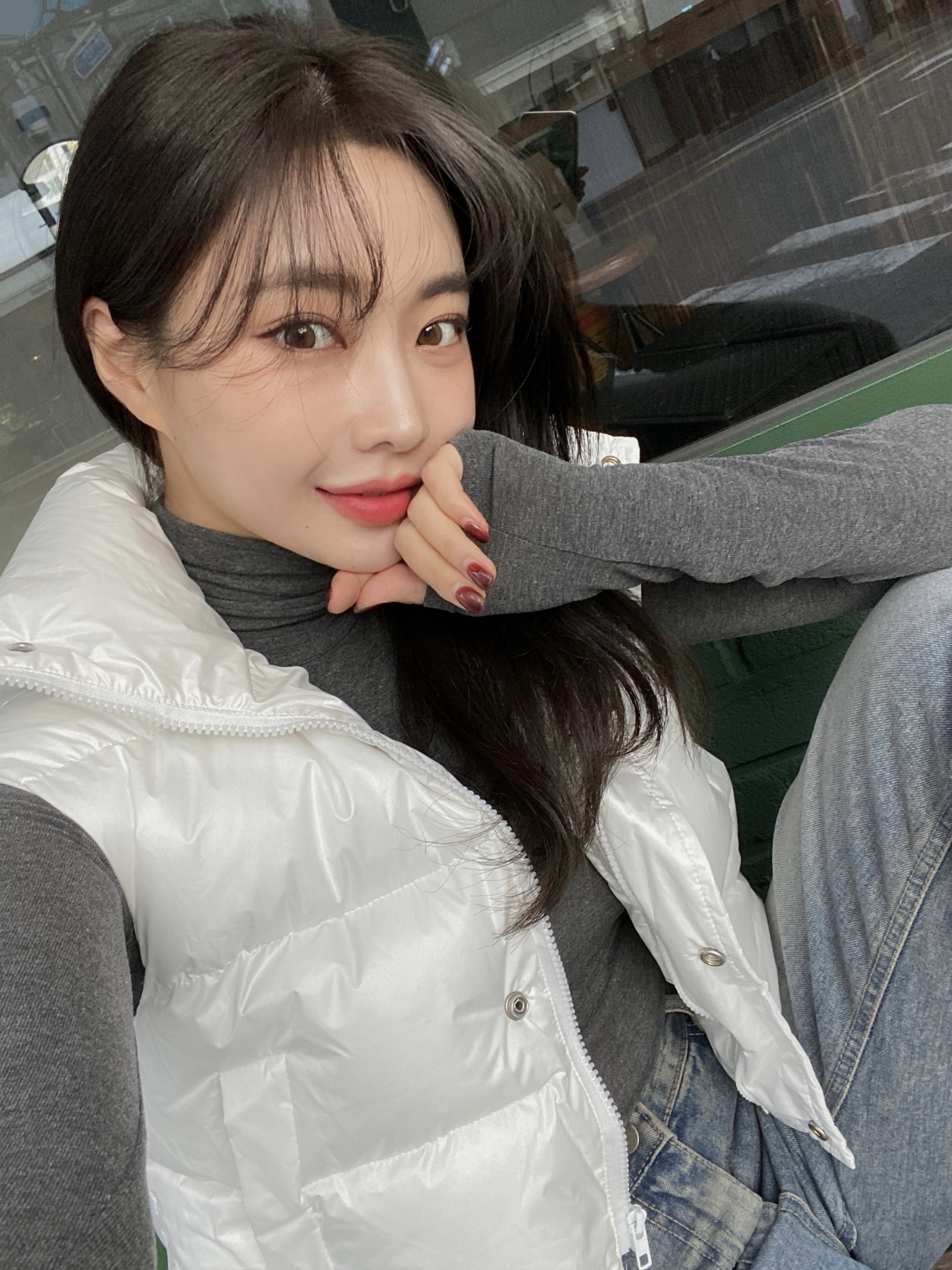 문즈 [주문폭주] [인기상품] 문즈 하이넥 유광 크롭 조끼패딩 /