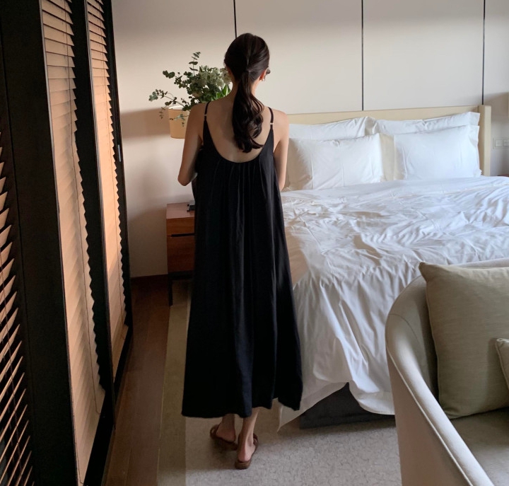 나트랑 홀터넥 플리츠 여름 바캉스룩 휴가룩 루즈핏 쉬폰 백리스 롱 맥시 롱 원피스 이미지 4