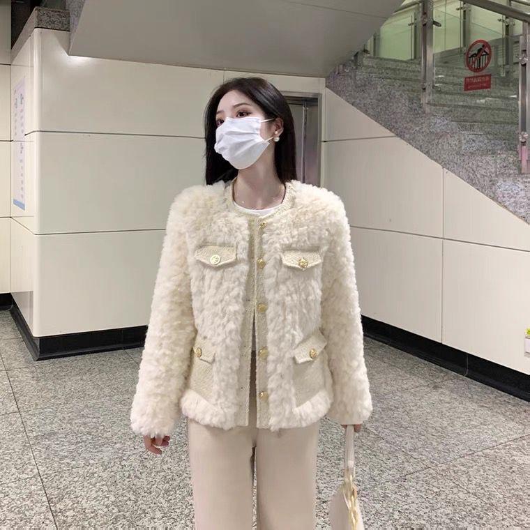 골드 버튼 아이보리 양털 퍼자켓 이미지 3