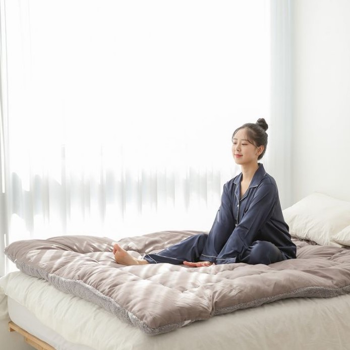 토퍼 침대위 손님용 거실 매트리스 극세사 자가발열 양면 두툼한 양모 푹신한 싱글