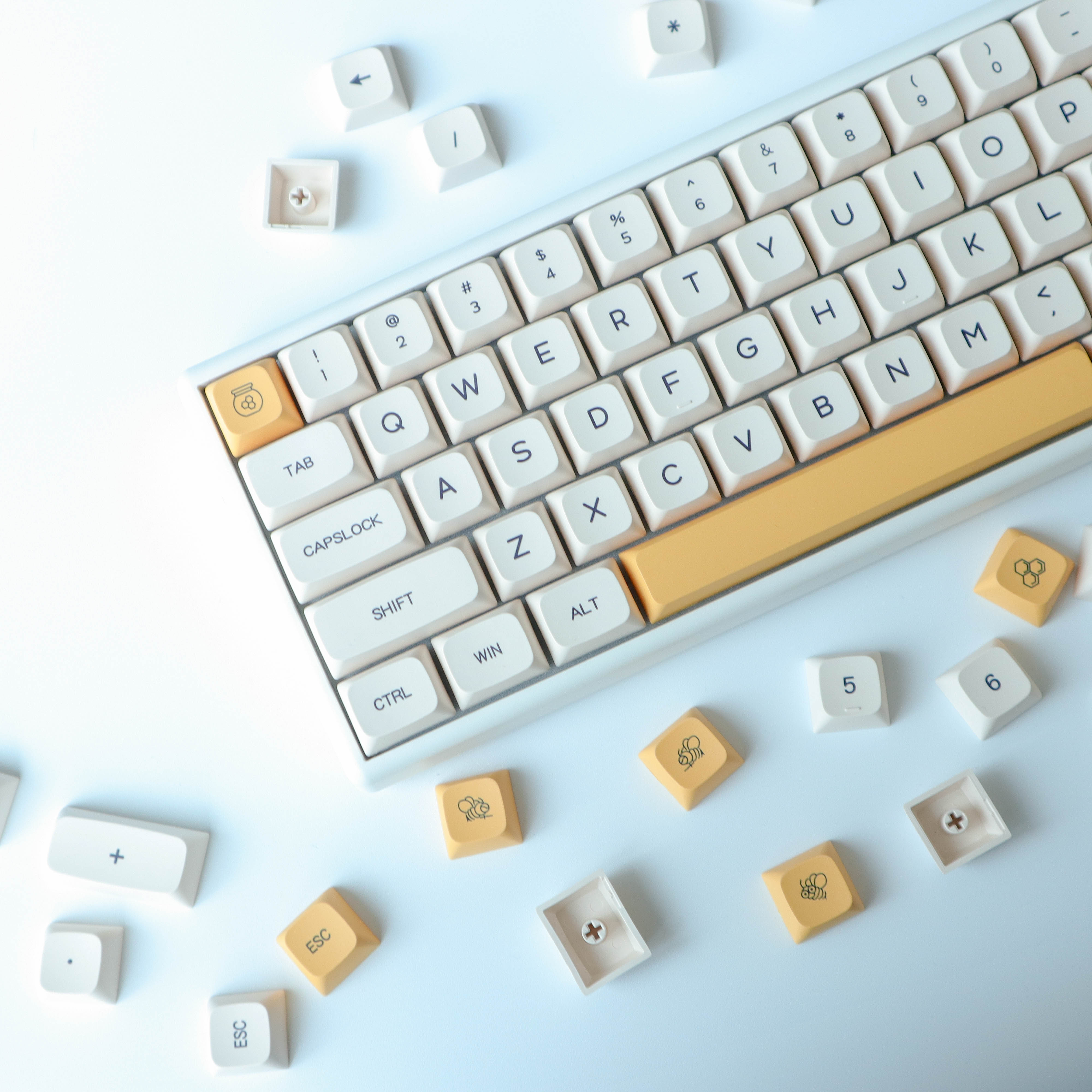 귀여운 꿀벌 키캡 XDA PBT 기계식 키보드 옐로우 키캡 138키 한무무 - 메인 이미지